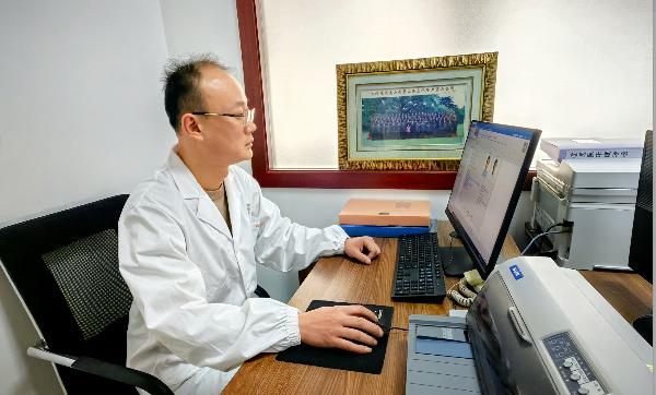 松江這名退役軍人自主創業,提供便民診療服務