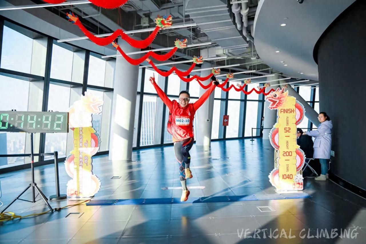 “向上吧 北京” 2024迎新春北京垂直登高挑戰賽(麗澤SOHO站)舉行