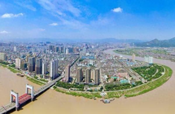 溫州龍港市完善農(nóng)民住房公積金制度,對繳納有難度的社員額外補(bǔ)助