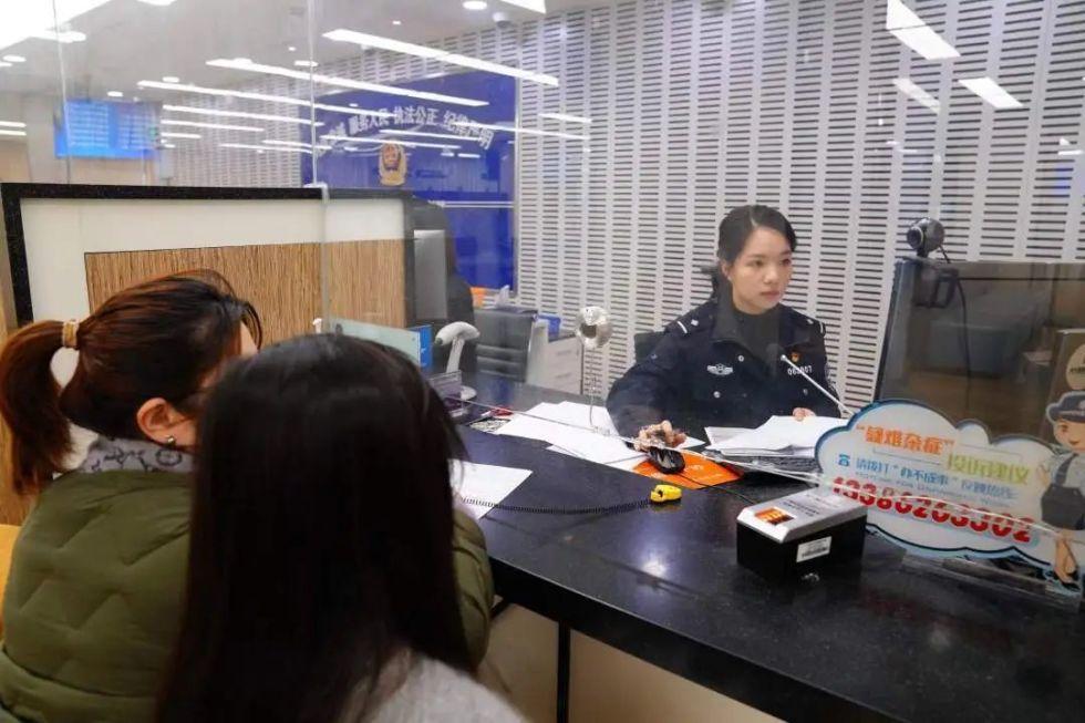 應對節前出入境辦證高峰,浦東警方高效服務、多措并舉