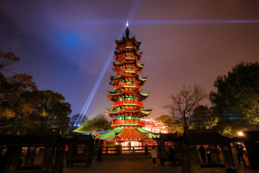 “左手”古韻“右手”科技,千年龍華走出了一條怎樣的煥新路徑?