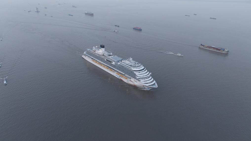 國產首艘大型郵輪愛達·魔都號順利完成首航