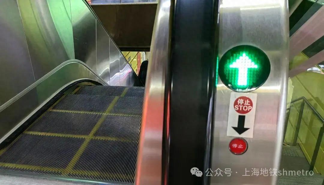 出行錦囊:自動扶梯上有人摔倒該怎么辦?