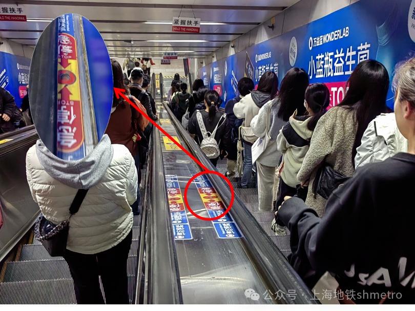 出行錦囊:自動扶梯上有人摔倒該怎么辦?