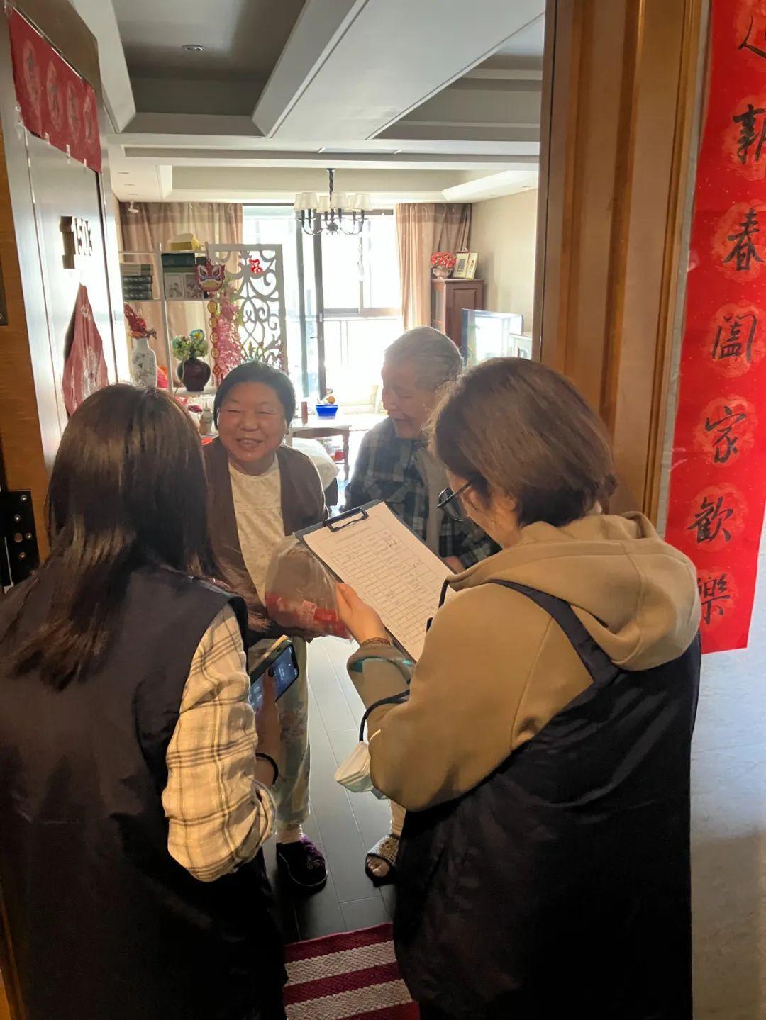 他們在“四百”走訪中織就溫情社區(qū)網(wǎng)絡