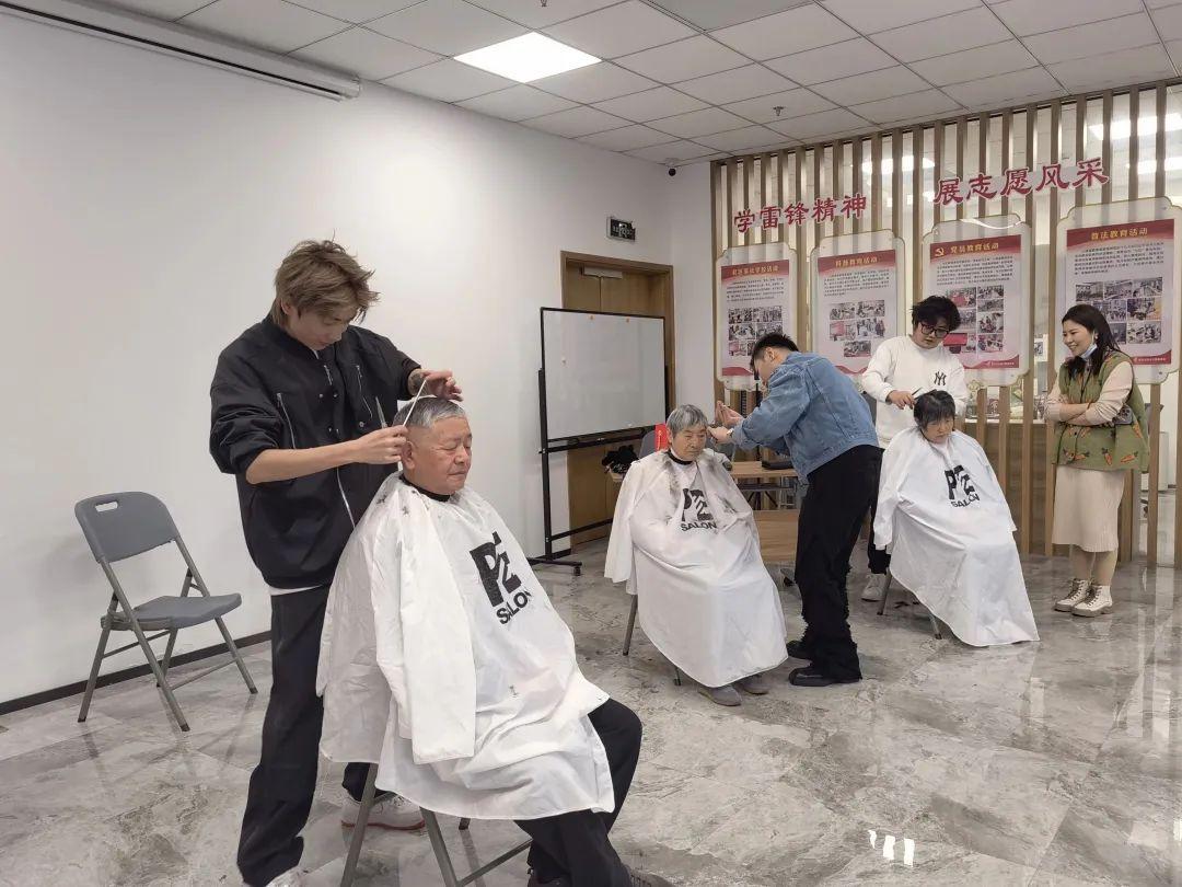 他們在“四百”走訪中織就溫情社區(qū)網(wǎng)絡