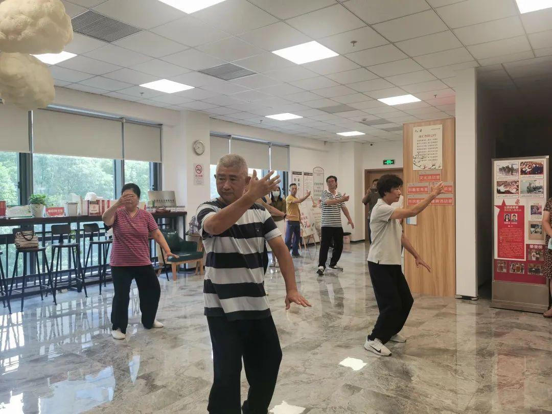 他們在“四百”走訪中織就溫情社區(qū)網(wǎng)絡