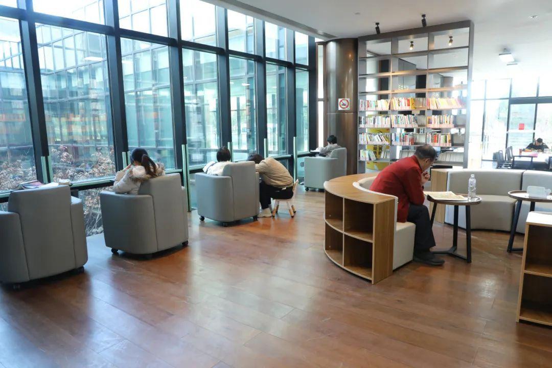 來偒傣書房讀萬卷書,品味屬于金匯的詩和遠方→