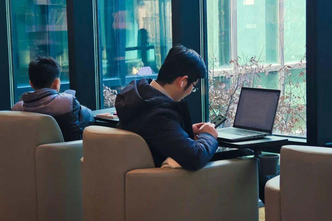 來偒傣書房讀萬卷書,品味屬于金匯的詩和遠方→