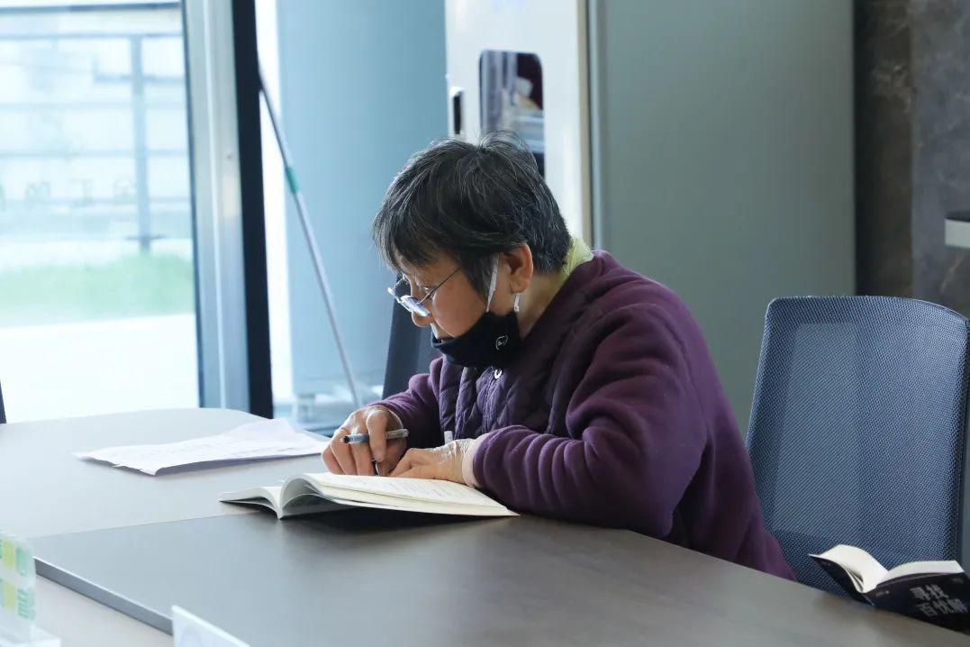 來偒傣書房讀萬卷書,品味屬于金匯的詩和遠方→