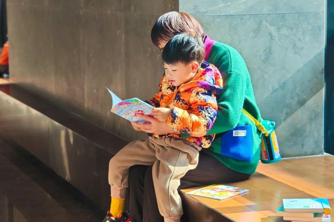 來偒傣書房讀萬卷書,品味屬于金匯的詩和遠方→