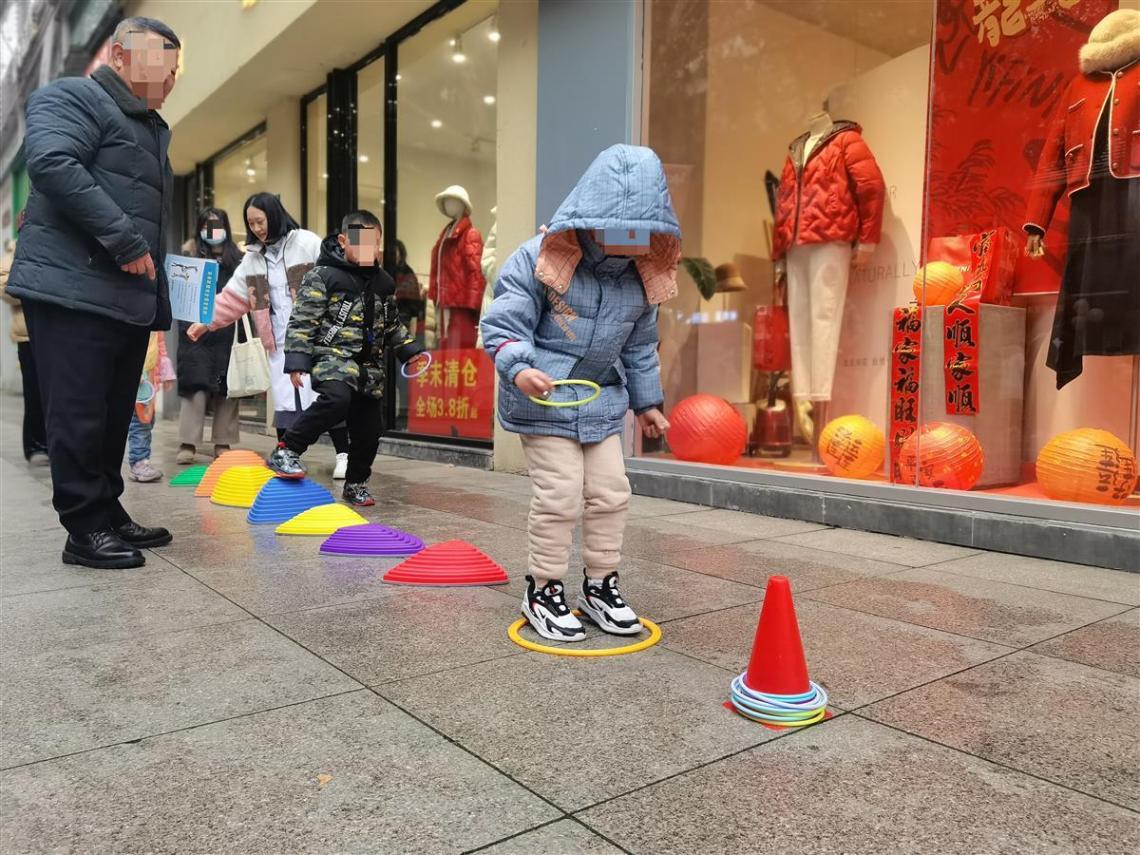 喝熱茶、品阿膠、越障套圈……“科普年貨節(jié)”上的這家醫(yī)院火出圈