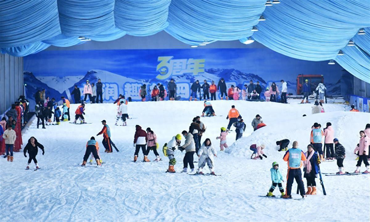 想滑雪嗎?北方有“爾濱”,江城有“趣谷”