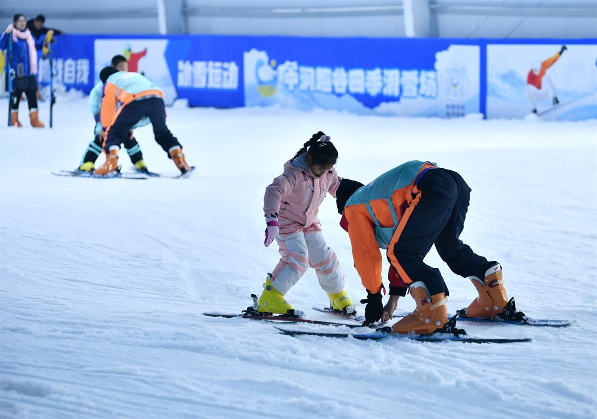 想滑雪嗎?北方有“爾濱”,江城有“趣谷”