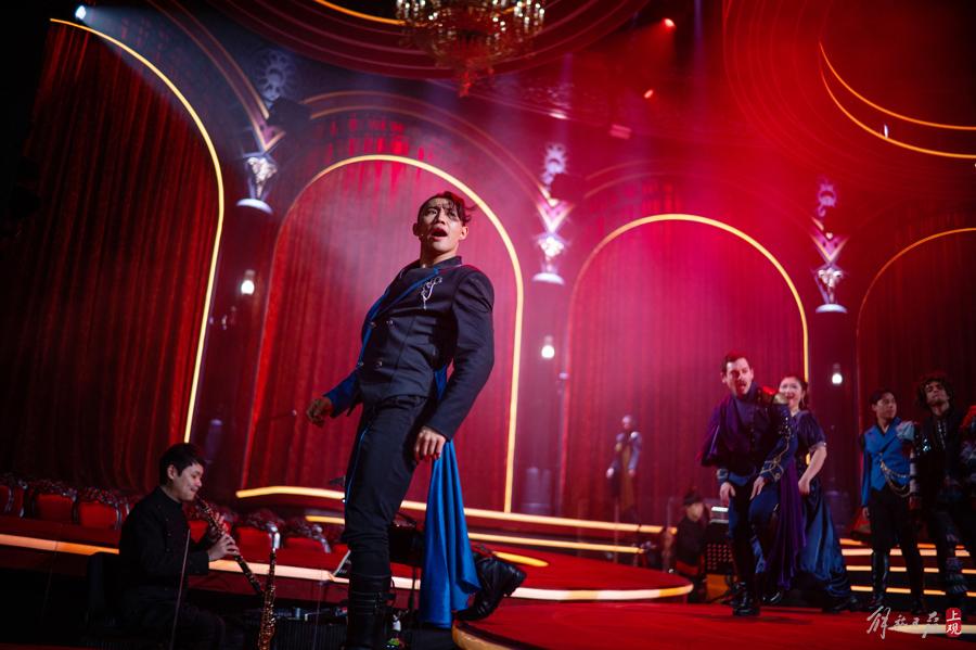 “大彗星”降落前灘,華美視聽語言打造“中國的百老匯”作品