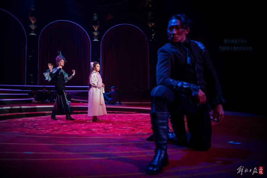 “大彗星”降落前灘,華美視聽語言打造“中國的百老匯”作品