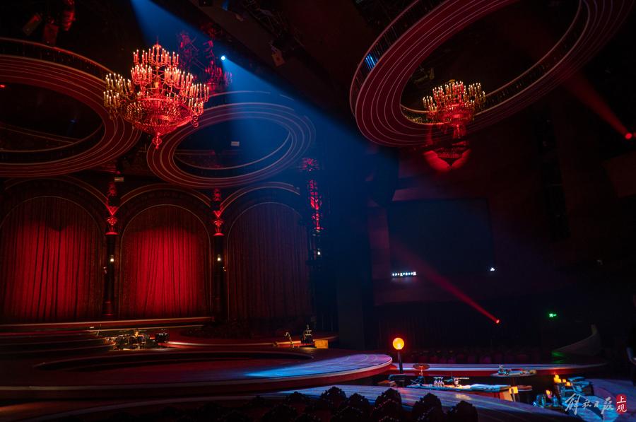 “大彗星”降落前灘,華美視聽語言打造“中國的百老匯”作品