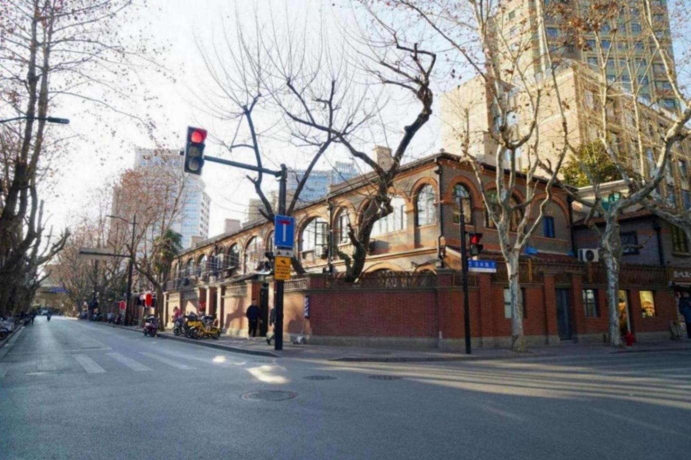 舊貌換新顏的沿街“紅房子”,滿眼都是風情