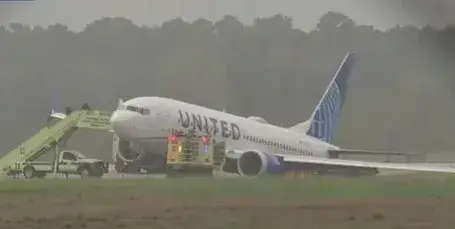 波音客機空中急降超50人受傷