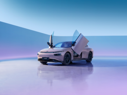 豪華平權、智駕頂格!小鵬P7i鵬翼版限時優惠價24.99萬元