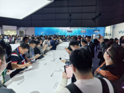 與主流直板旗艦機抗衡?vivo發布最輕最強折疊屏手機