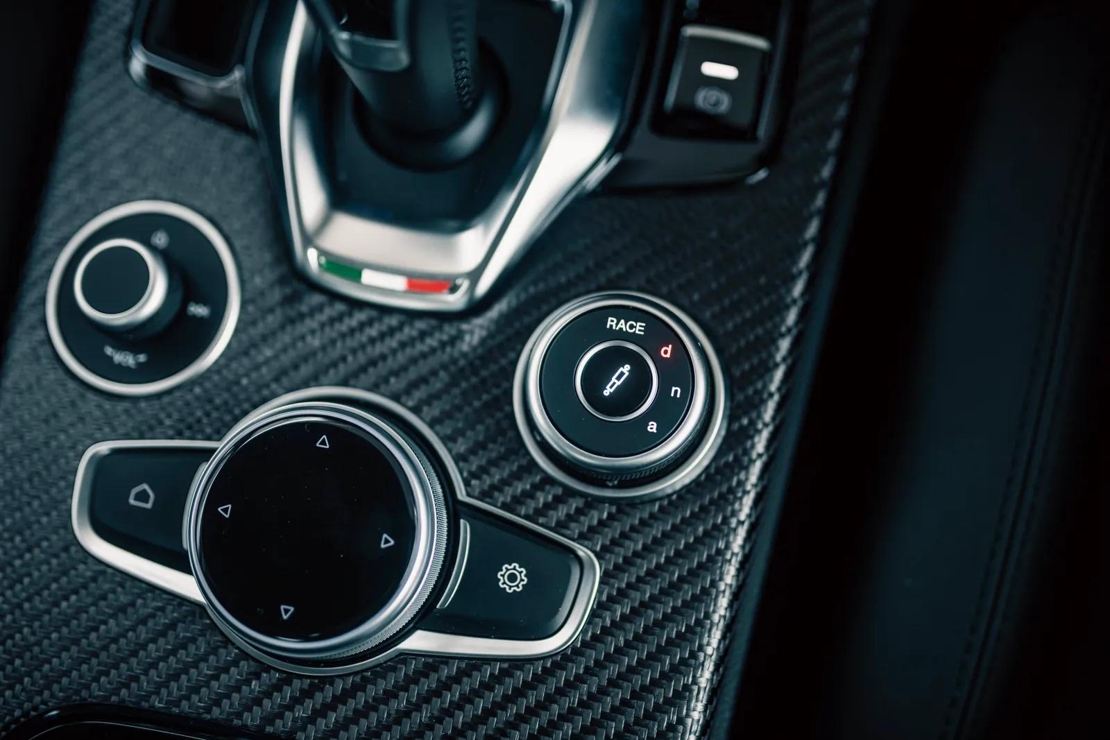 阿爾法羅密歐全新SUV──新Stelvio Quadrifoglio試駕報告