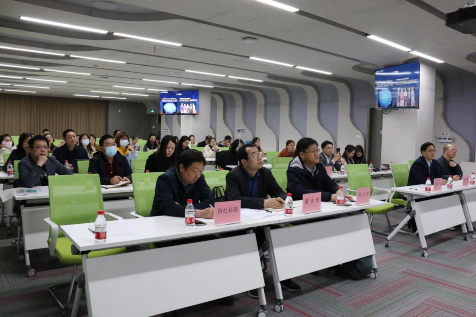 AI專家回應家長焦慮:AI這么強,孩子該咋教