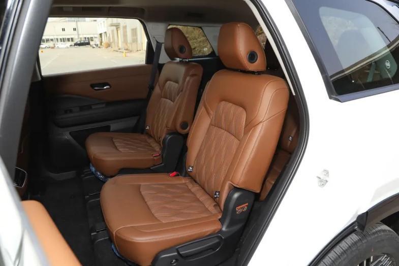 體驗東風日產探陸:配2.0T+9AT,軸距達到2900mm,定位中大型SUV