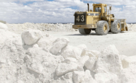 鋰電業年報慘淡,龍頭利潤下滑七成