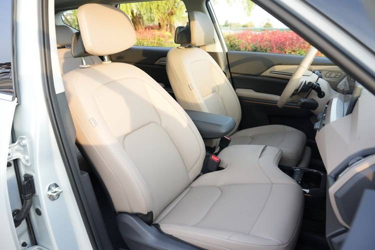 20萬左右買合資純電SUV,起亞EV5哪款更劃算