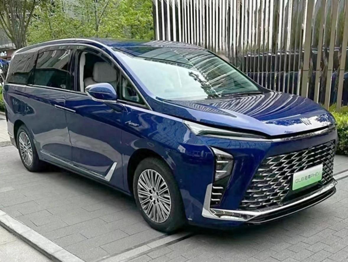 別克GL8插混版實車曝光,預計北京車展期間亮相