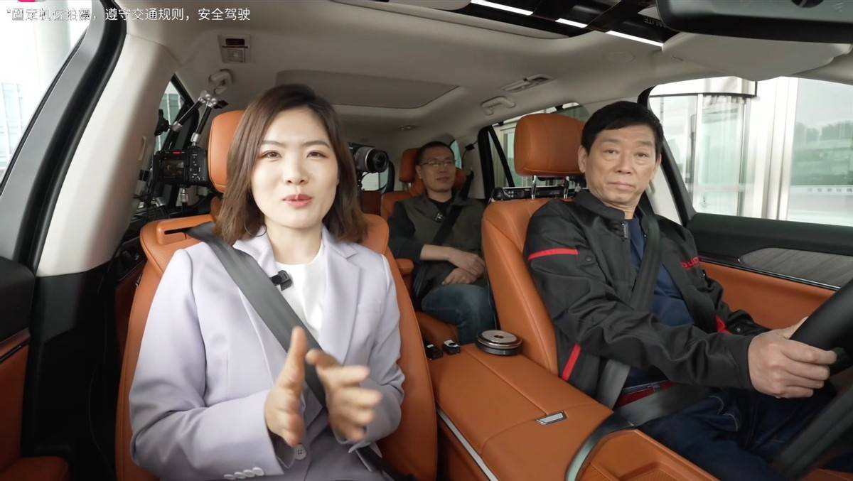 魏建軍直播測試無圖全場景NOA 行駛順暢堪比老司機