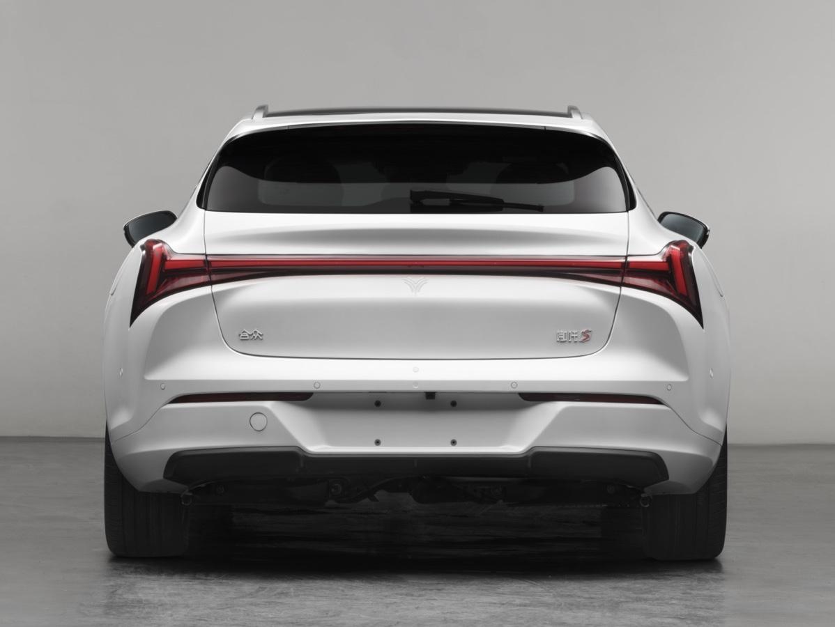 提供純電/增程版本,哪吒S獵裝版實車曝光,預計年中上市