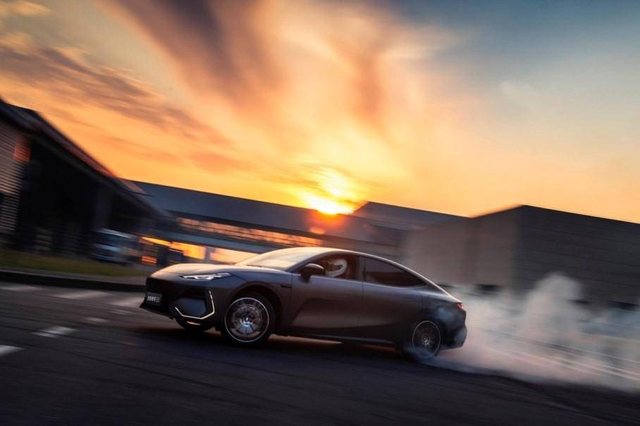 吉利銀河E8龍騰版震撼發布,售價僅16.58萬起