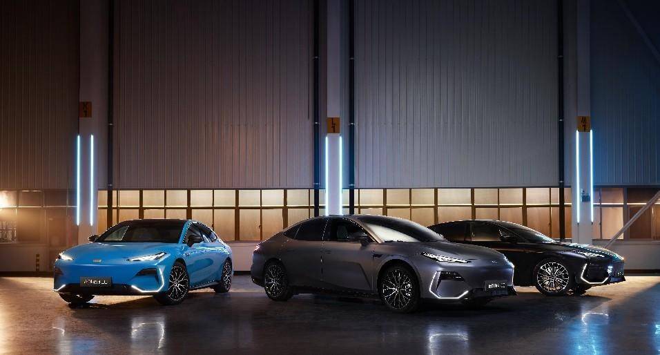 吉利銀河E8兩驅(qū)龍騰版+四驅(qū)龍騰版正式發(fā)布 售價(jià)16.58萬起