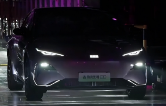 吉利銀河E8龍騰版上市,再度沖擊新能源扛把子地位