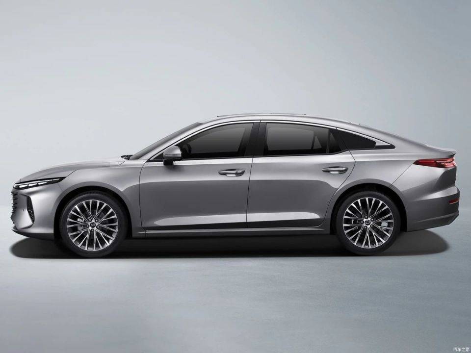 奔騰B70龍騰版,中型車的它售11.59萬起