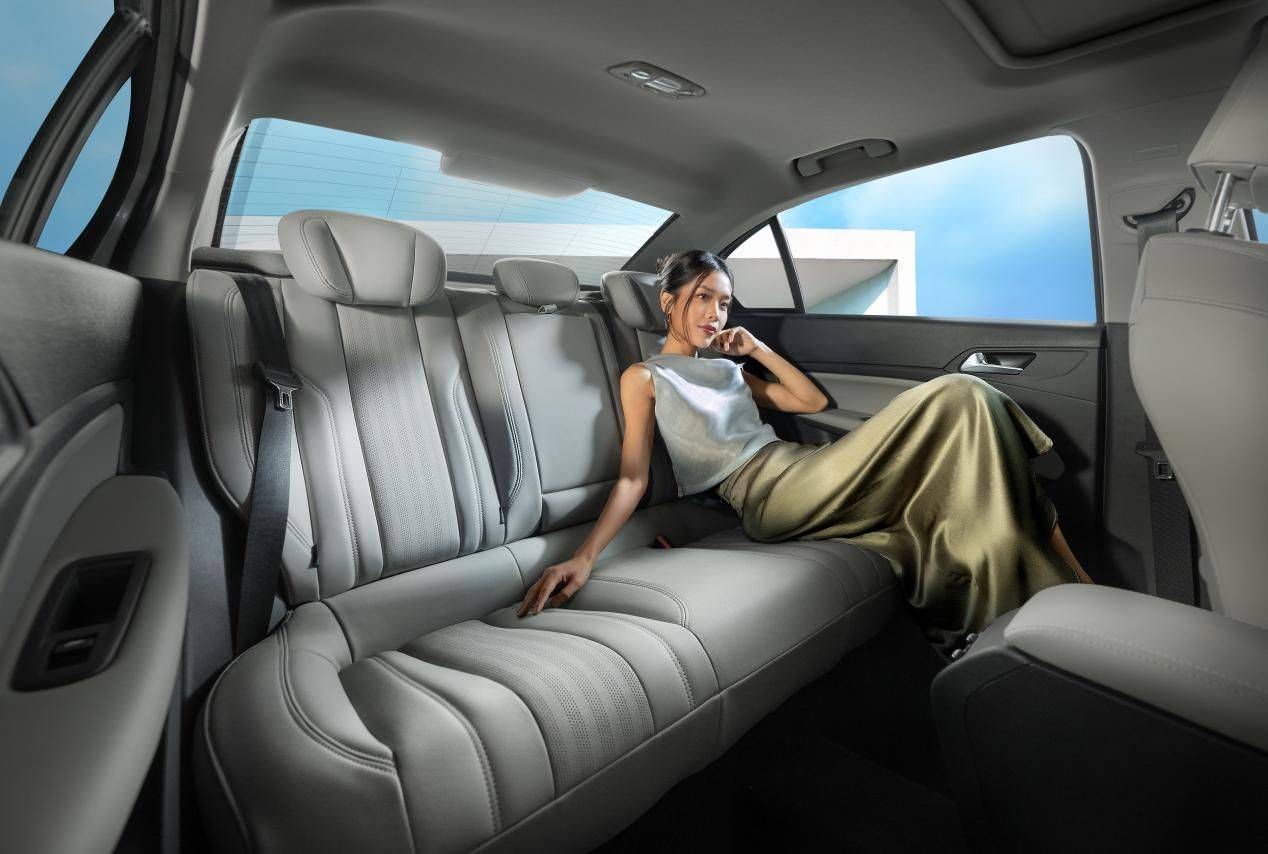 假期自駕的理想座駕,新408龘龘款不愧是“法式六邊形戰(zhàn)士”