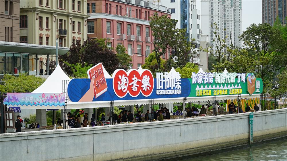 坐書香巴士到蘇州河逛舊書市集,上海書展淘書樂升級版