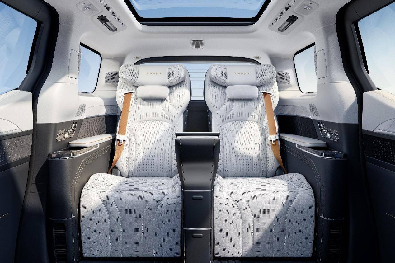 給極氪009光輝一個機會,它幫你把埃爾法價格砍下來