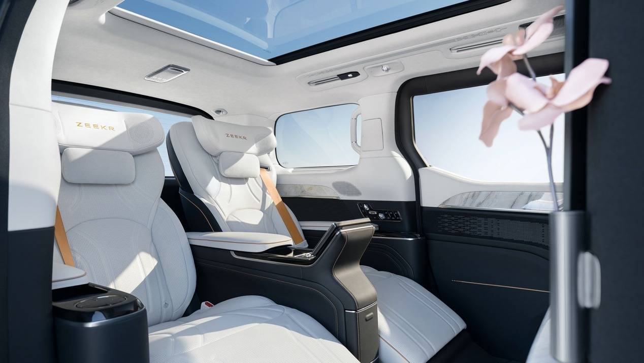 給極氪009光輝一個機會,它幫你把埃爾法價格砍下來