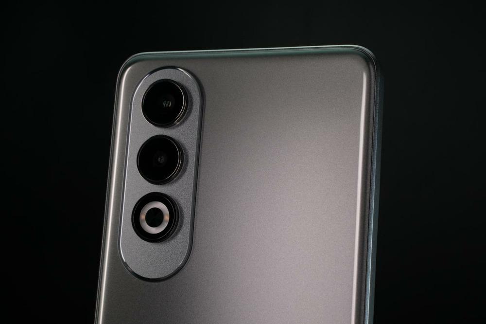 百瓦閃充+超長續(xù)航體驗全面升維:OPPO K12評測