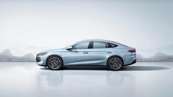 搭載第五代DM-i混動系統!比亞迪秦L DM-i亮相:預計售價12萬起