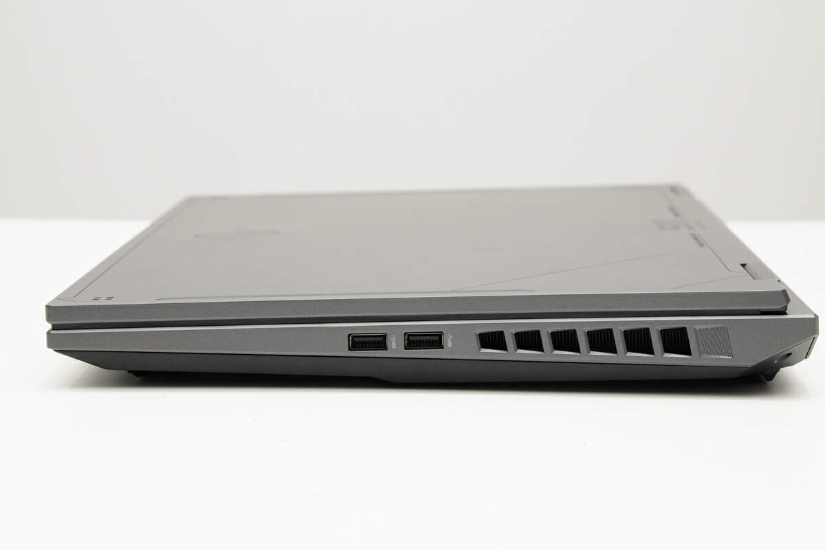 濃濃機甲賽博風,極致性能表現 ,雷神獵刃 16游戲本充電測試