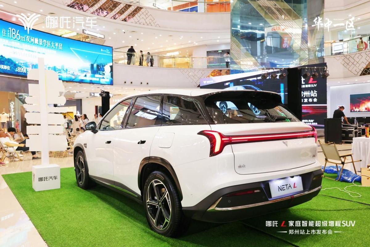 家庭智能超級增程SUV哪吒L——席“卷”鄭州