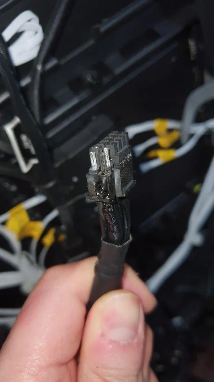 顯卡和電源側“雙殺”,RTX 4090降低功耗仍存接口燒熔風險