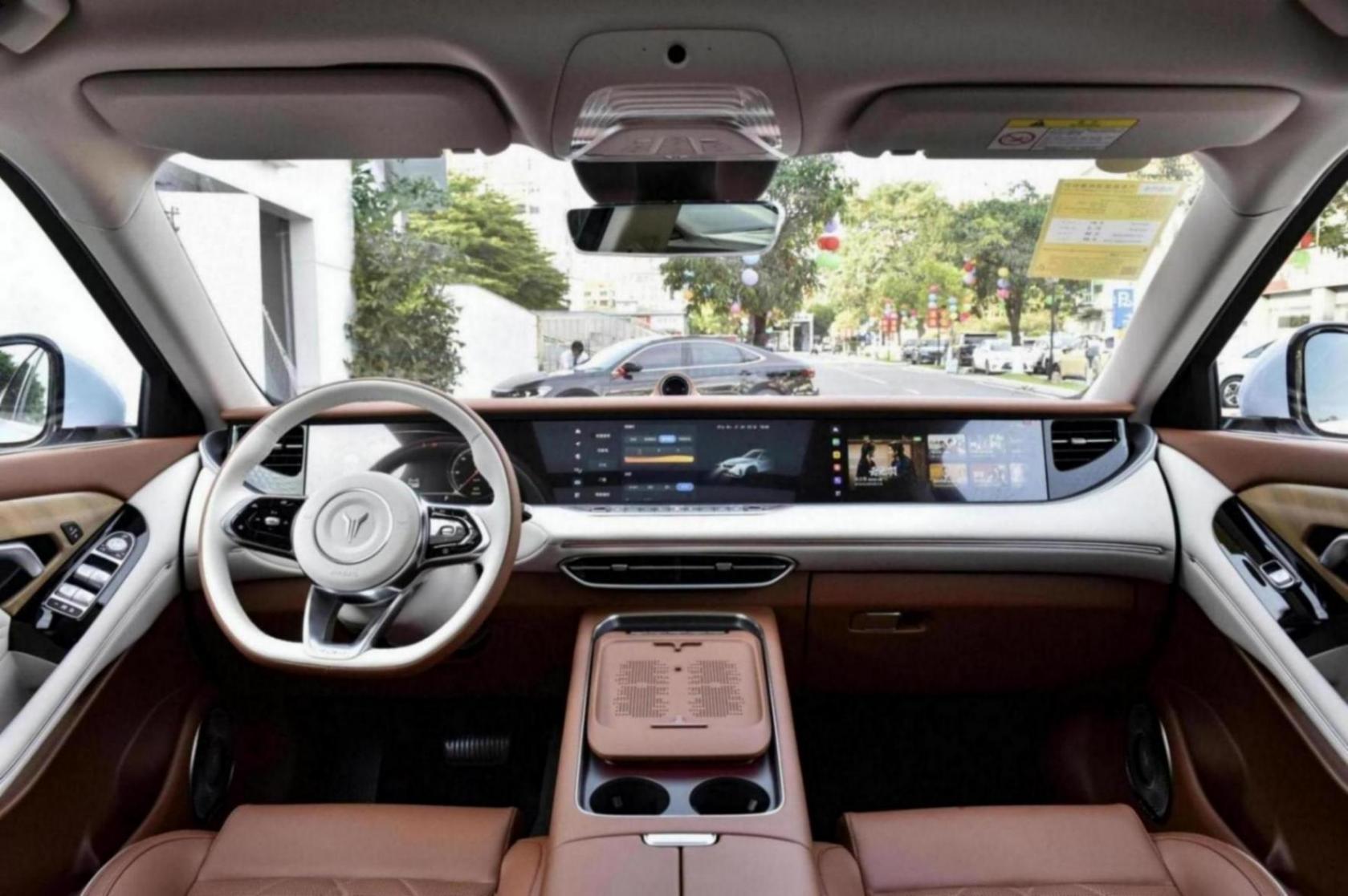 定位中大型SUV且超長續(xù)航的嵐圖FREE ,實力表現(xiàn)如何?