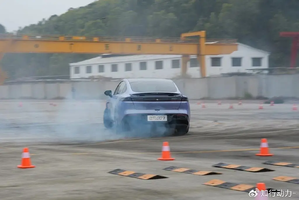 20萬級新能源市場的下一匹黑馬?試駕東風奕派eπ007