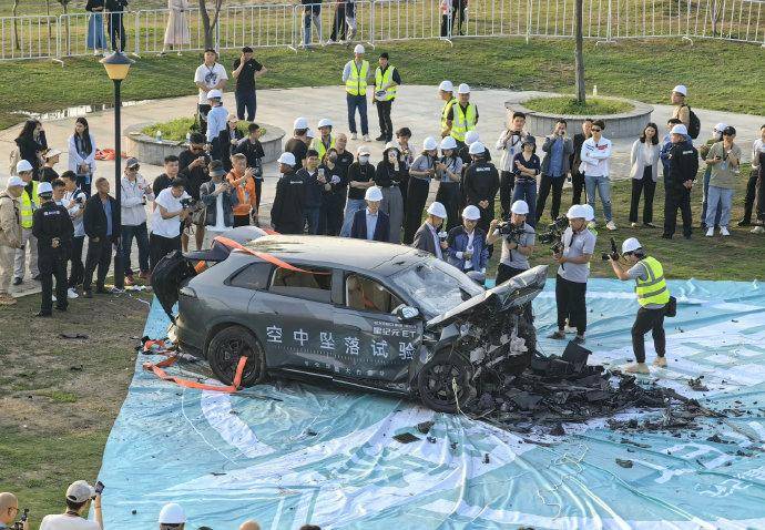 奇瑞星紀元ET從32米高空下墜實測 ,這是不是一場作秀?