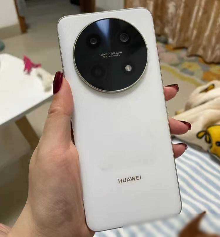 華為太猛了:1億像素 鴻蒙OS4 5000mAh大電池